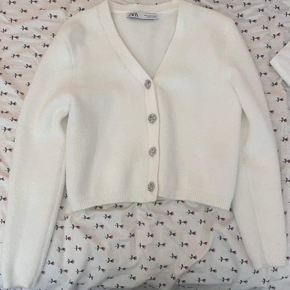 Zara Cream Cropped V-Neck Button Cardigan